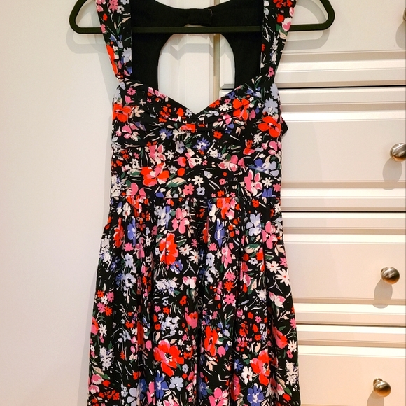 Vintage Floral Dress - Picture 2 of 8